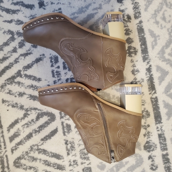 Fashion boots.  Cowgirl high heel. Clogs ankle boots. NWOT. Embroidery sz43 - Picture 4 of 9